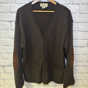 Vintage EDDIE BAUER Suede Elbow Patch 100%  Wool Cardigan Sweater Size L USA